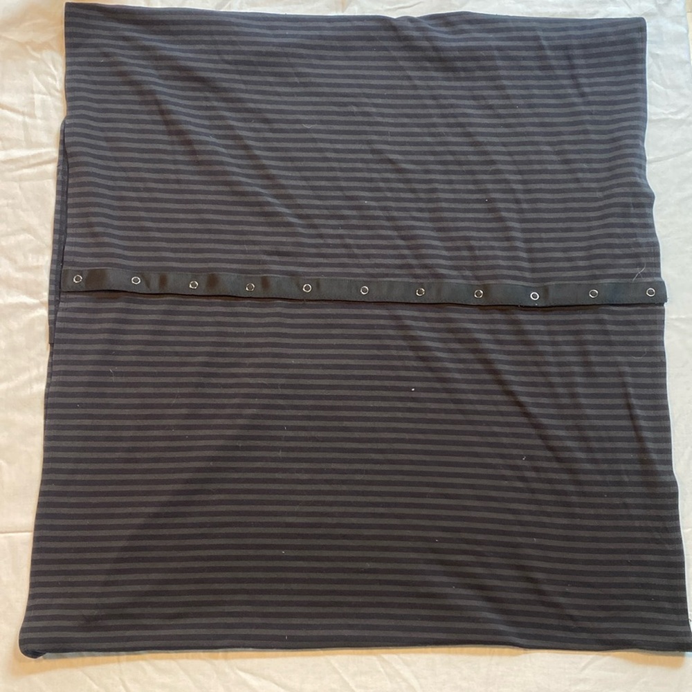Black/Grey striped reversible vinyasa scarf